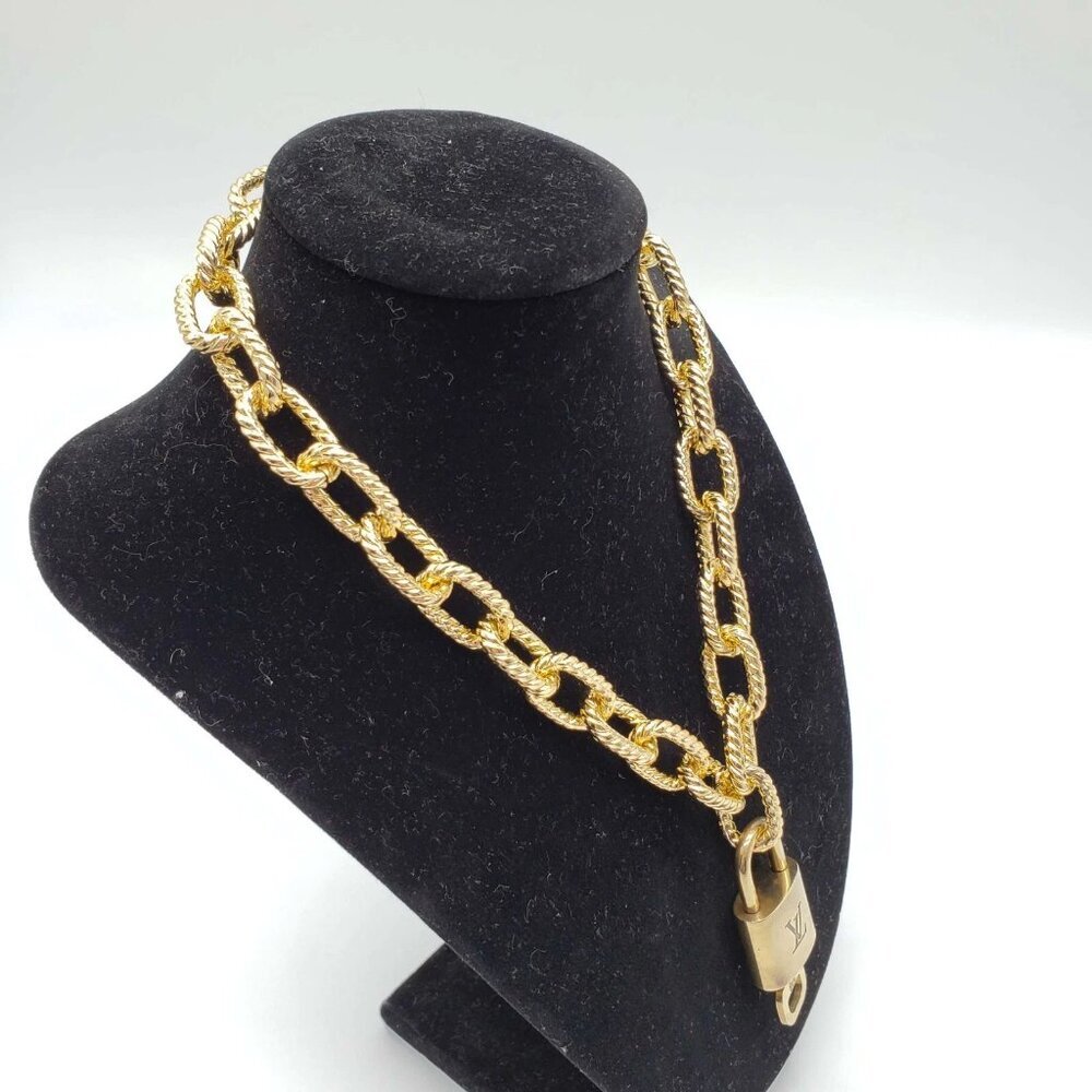 Authentic Louis Vuitton Gold Lock & Key 🔐 Unbranded Gold Plated Necklace - Picture 11 of 12